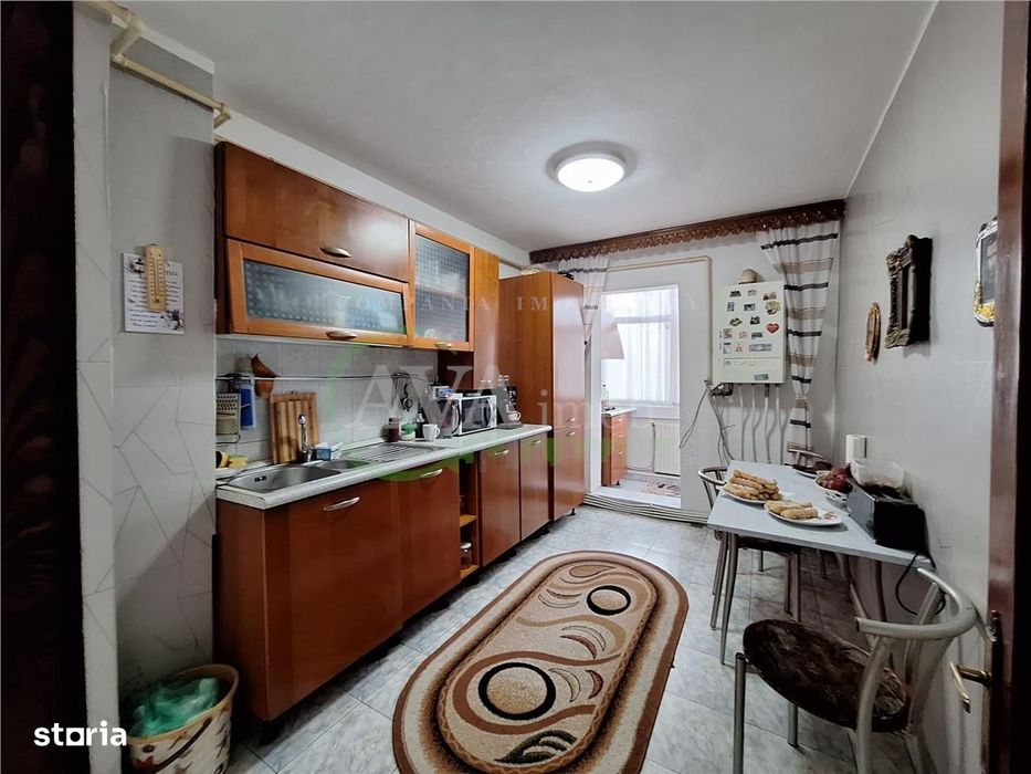 Apartament 3 camere decomandate zona Mioritei