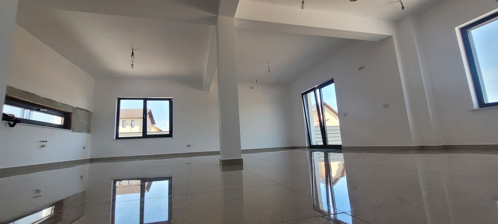 Vand casà P+1" la cheie" 188000€ la doar 800m de Pitesti, Màràcineni