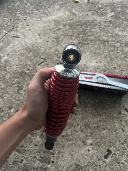 Амортисьор за скутер нови единия е в кутия