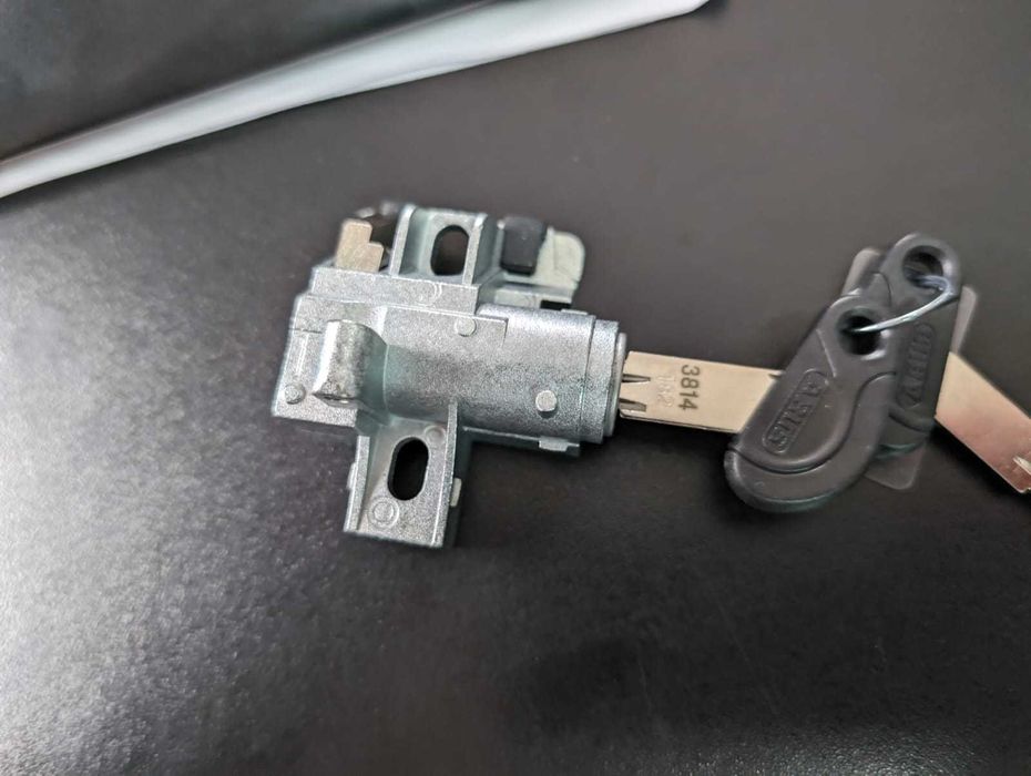 CILINDRU INCUIETOARE ABUS bicicleta electrica bosch cheie lunga