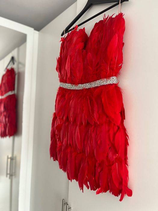 Rochie cu pene de eveniment făcută pe comandă