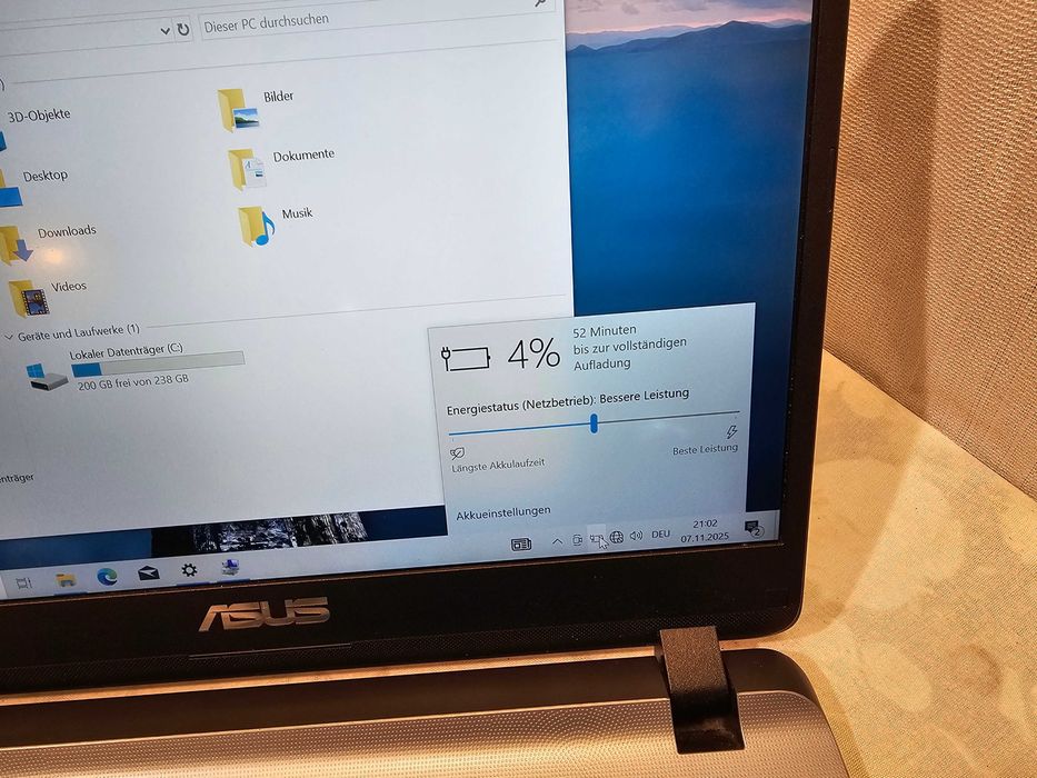 Laptop ASUS VivoBook 14 F407UA - Intel Core i5 Gen 8, 16GB RAM, SSD + HDD, Baterie Ok