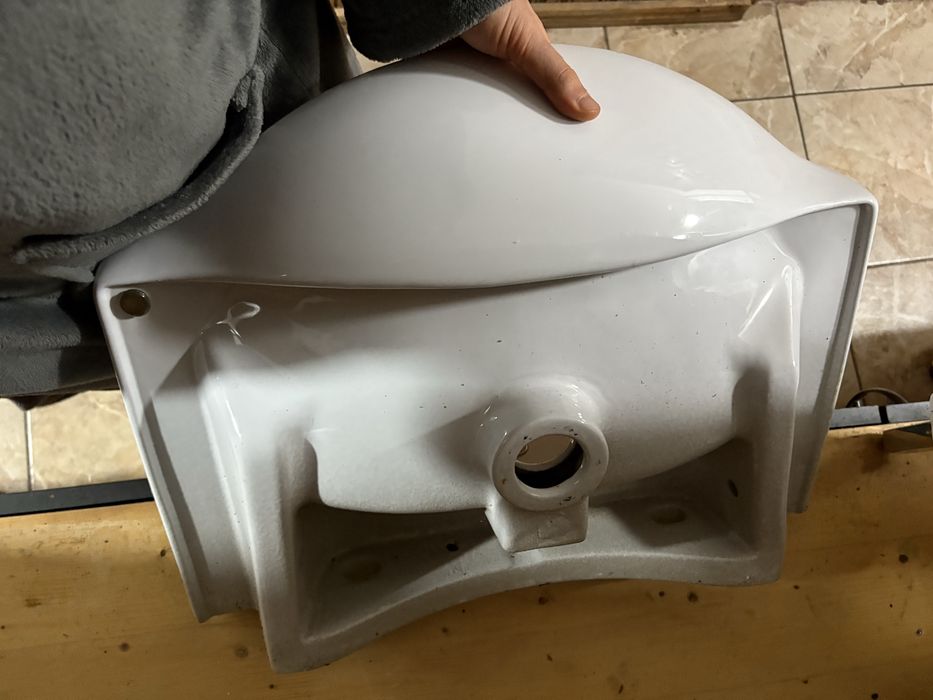 mobilier baie + lavoar ceramic alb modern foarte bun pentru apartament casă pensiune chirie renovare nou premium nefolosit iasi centru