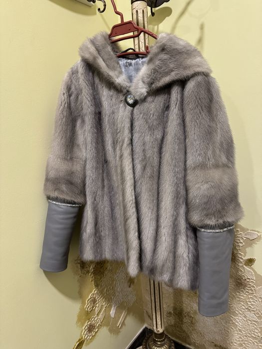 Haina de blana de vizon gri