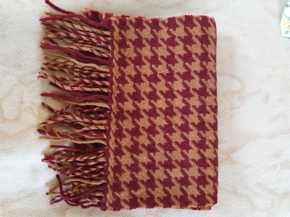 Топъл, моден шал