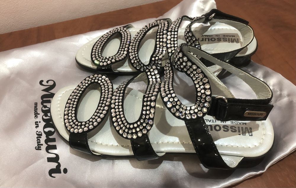 Туфли (босоножки) на девочку