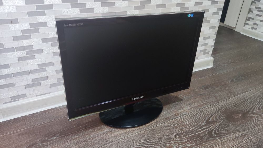 Монитор Samsung P2250