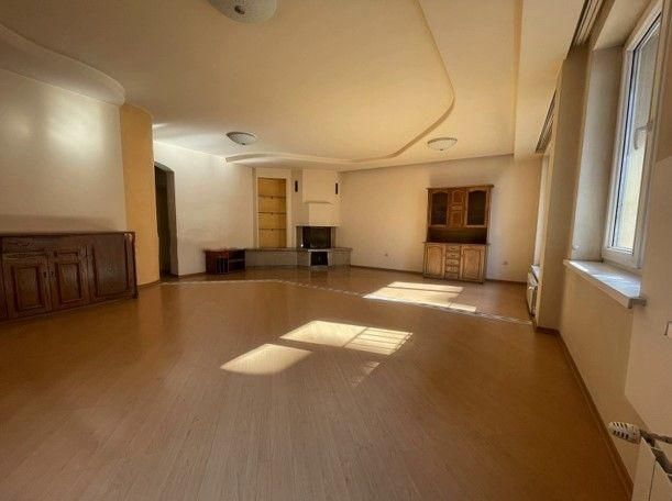 Дава се под наем Къща в Пловдив, Център - 582 кв.м за 2396.49 € - Снимка #2