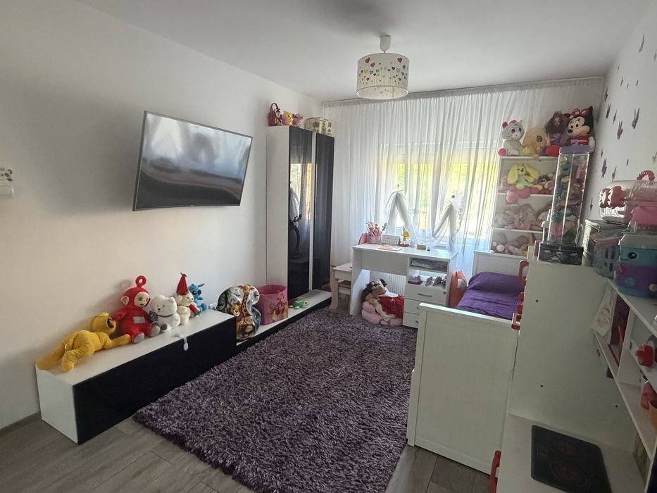 Vand apartament cu 3 camere