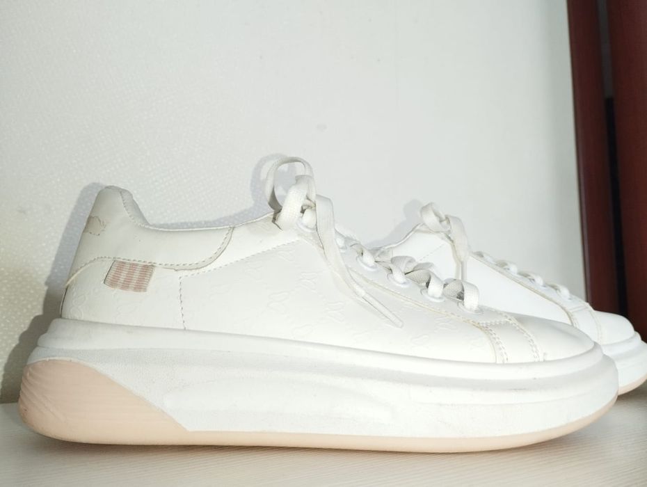 Продам кеды новые