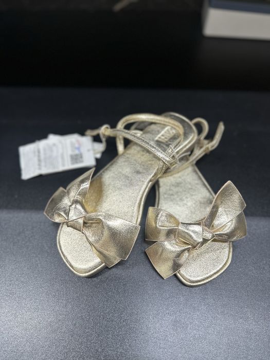 Продам  детские сандали ZARA 32размер