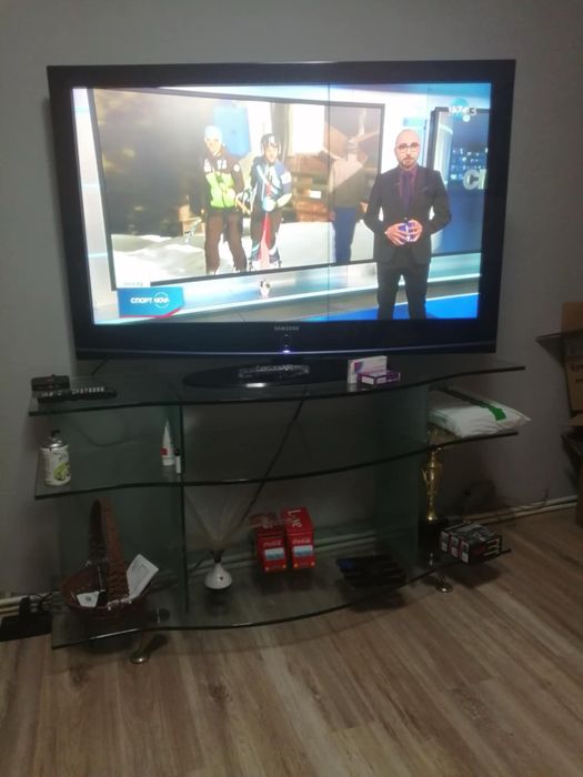 Стъклена тв маса