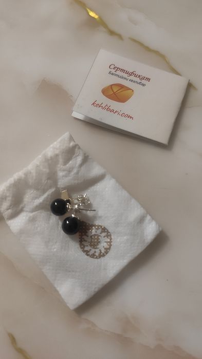 Естествен кехлибар. Със сертификат. Сребро проба 925.