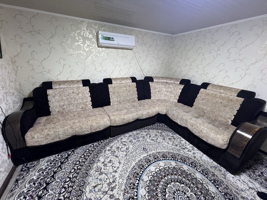 Уголок сотилади