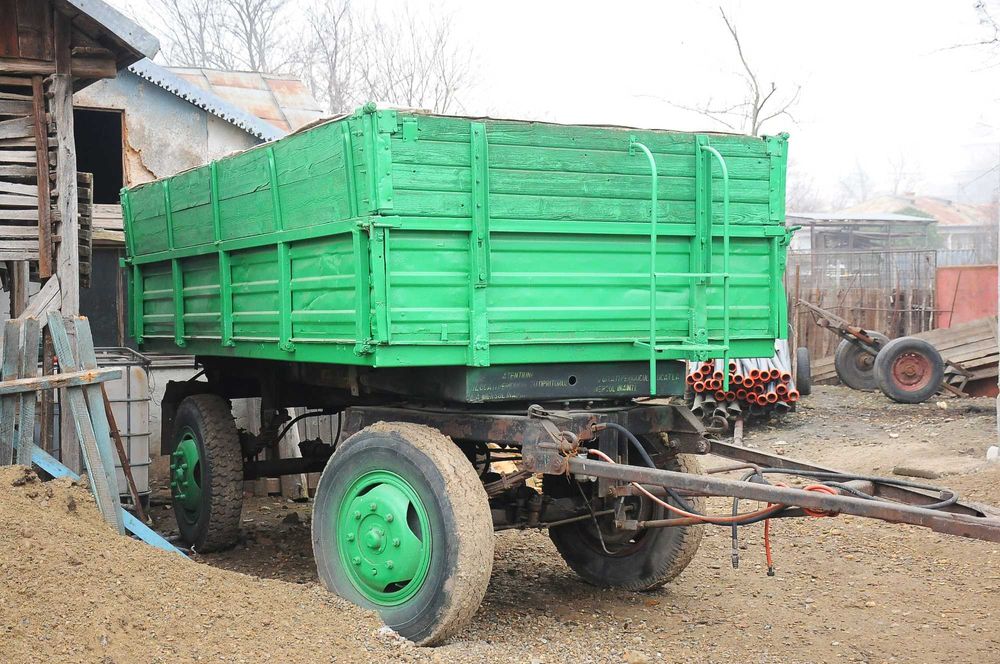 Remorca auto 5 tone an 1992 basculabila lateral 2 cilindri, la tractor