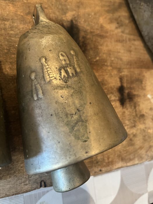 Продавам стари звънци