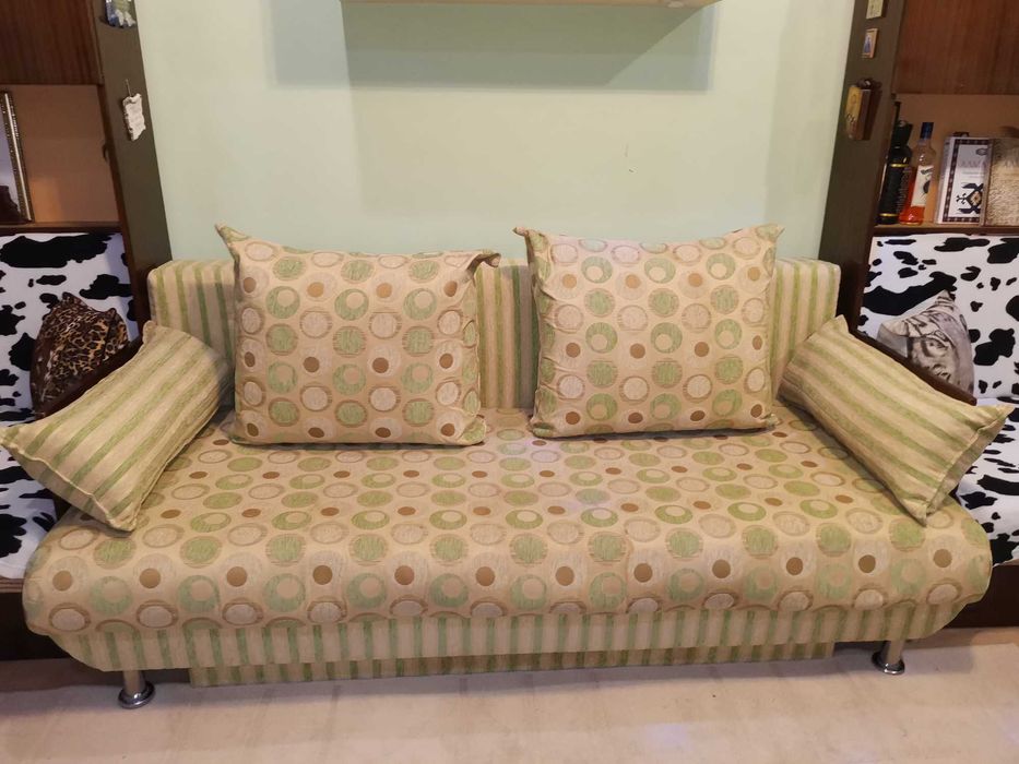 МЕБЕЛИ - (Маси,диван,етажерки,щори,рамка и др)