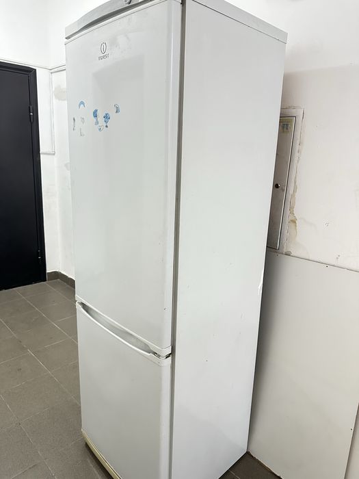 Холодильник indesit