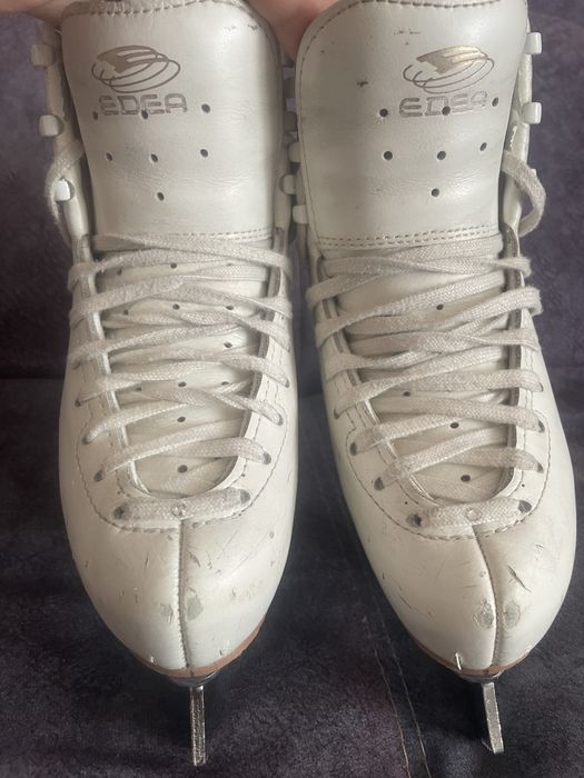 Продам коньки для фигурного катания