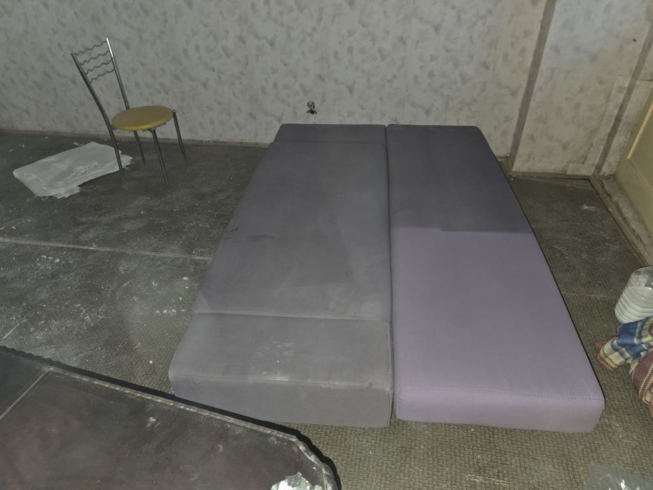 Canapea care se desface