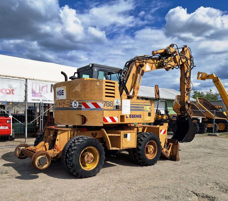 excavator pe roti/cale ferata CASE 788