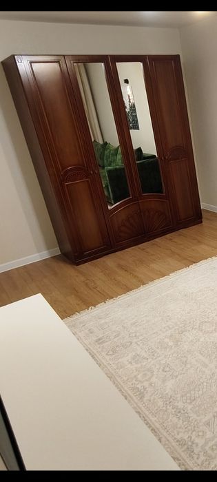 Шкаф с зеркалом! Срочно!