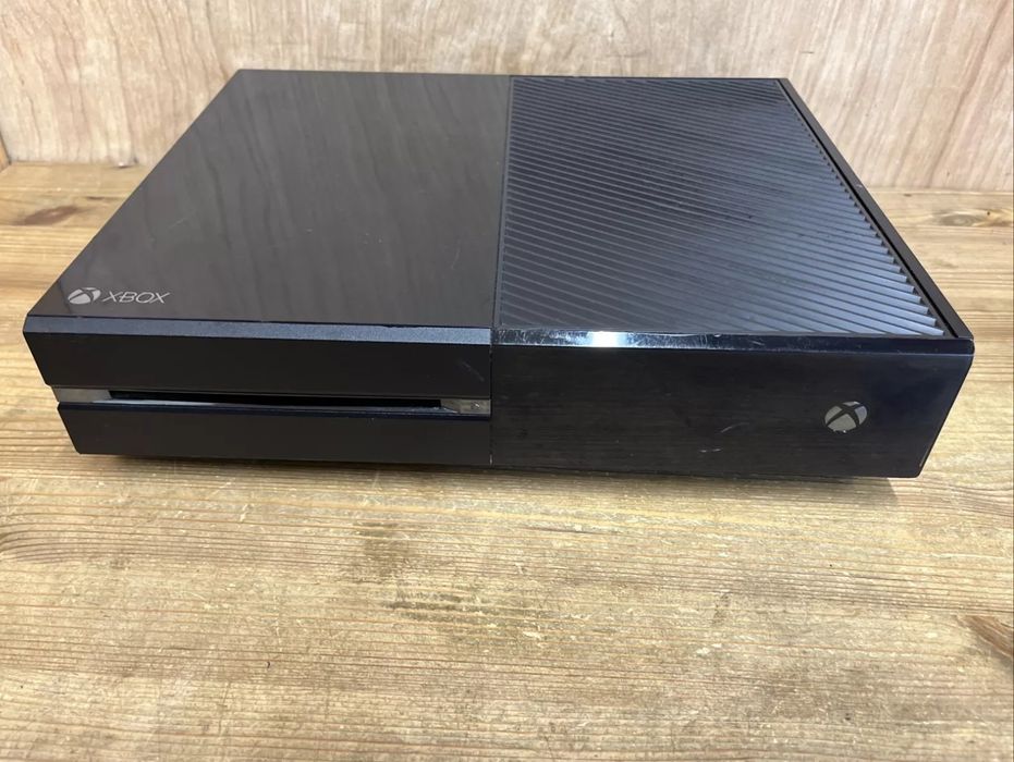 Запазена и напълно работеща Конзола Xbox one