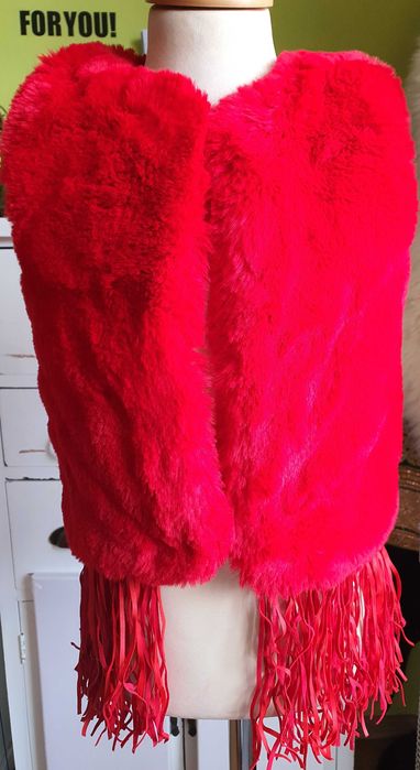 Vesta rosie din blană artificiala foarte, foarte moale varsta 5+