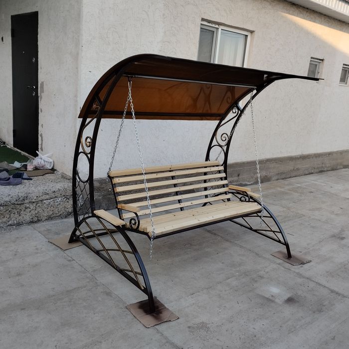 Садовые качели .