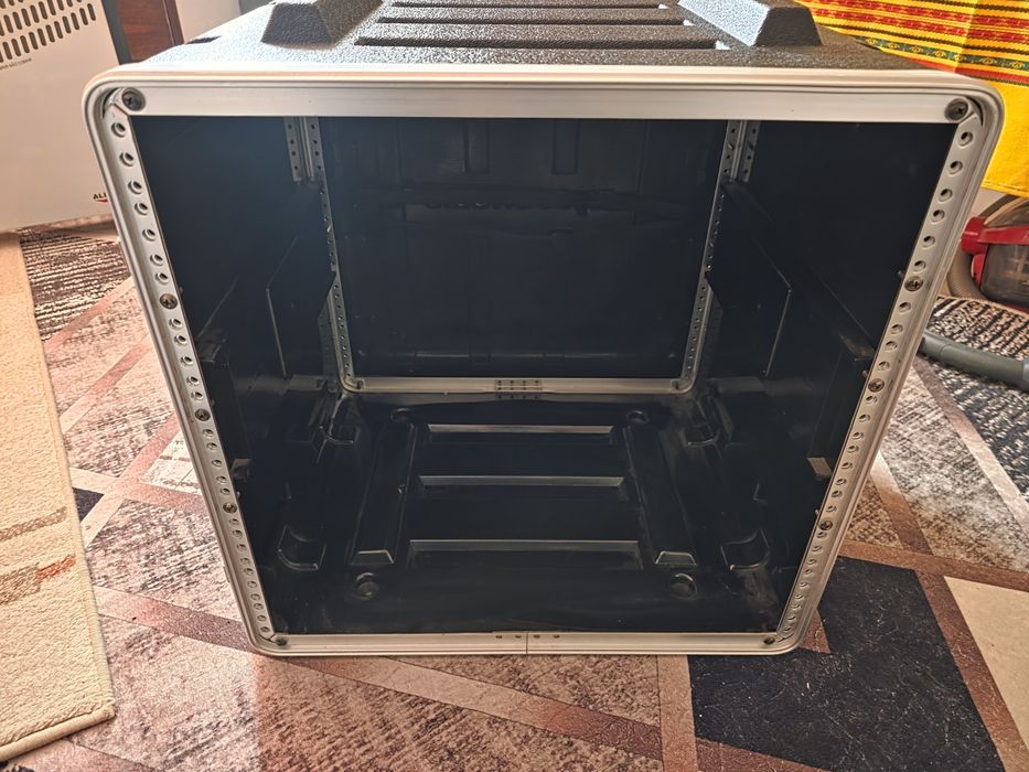 Disponibil Rack 19 inch