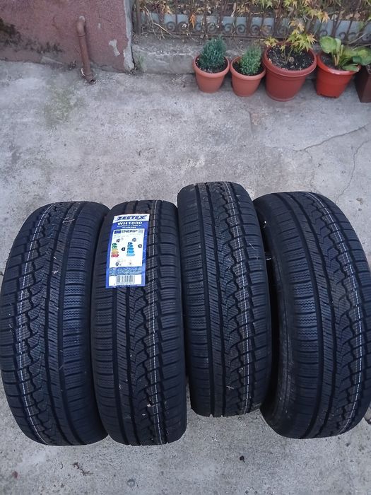 Vând anvelope iarna 215 60r17 noi Zeetex