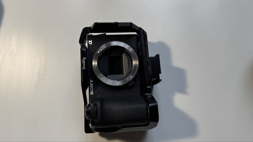 Sony A6700 + SmallRig cage в гаранция