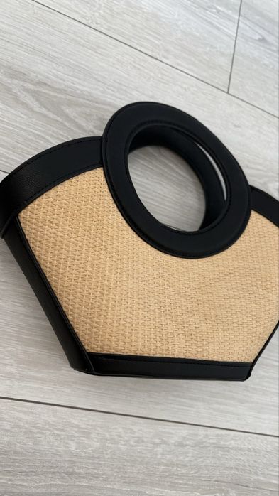 Малка стилна дамска чанта H&M