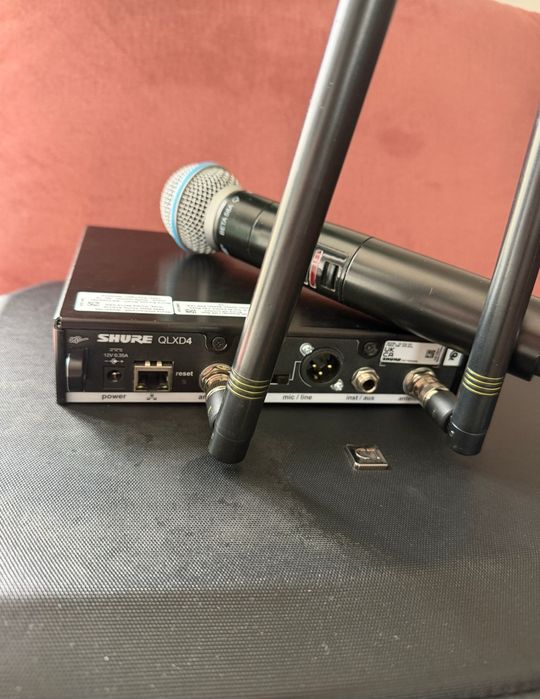 Vând microfon shure