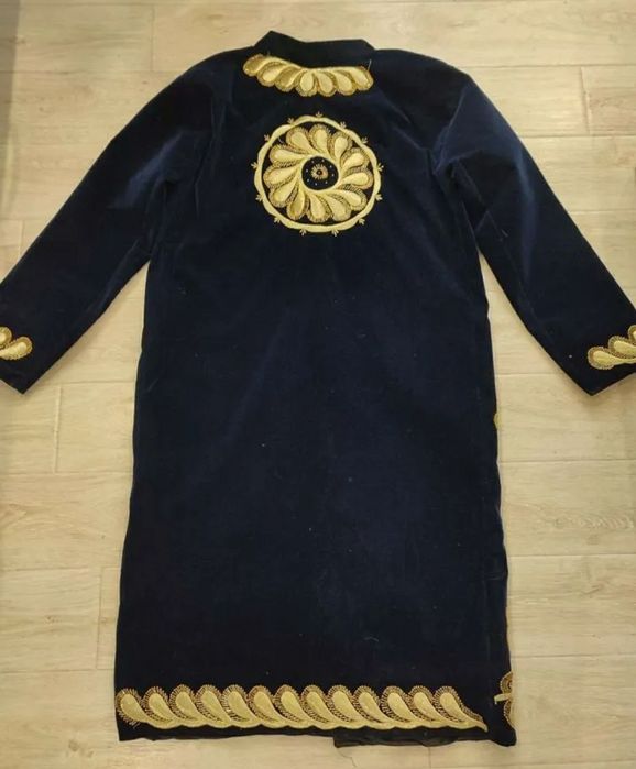 Чапан Узбекский золотошвейный национальный - это традиционный