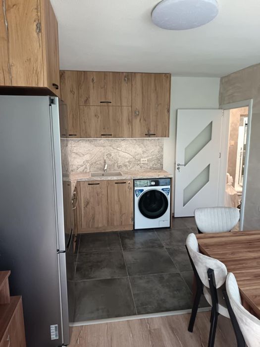 Дава се под наем Тристаен апартамент в Пловдив, Кършияка - 70 кв.м за 459 € - Снимка #1