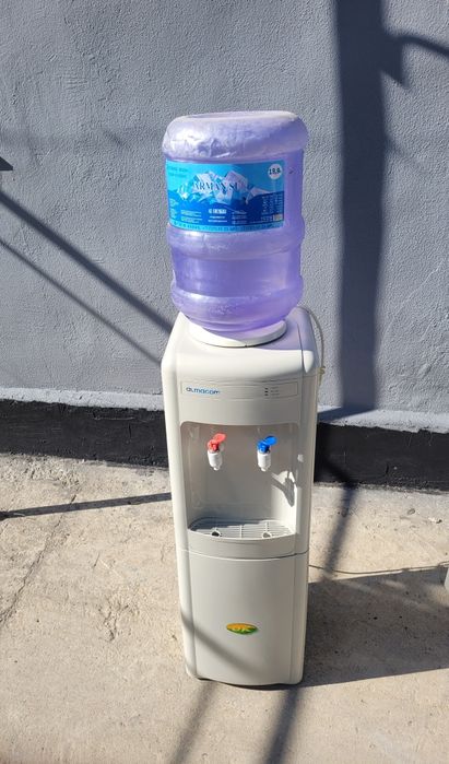 Продам диспенсер куллер для воды Almacom