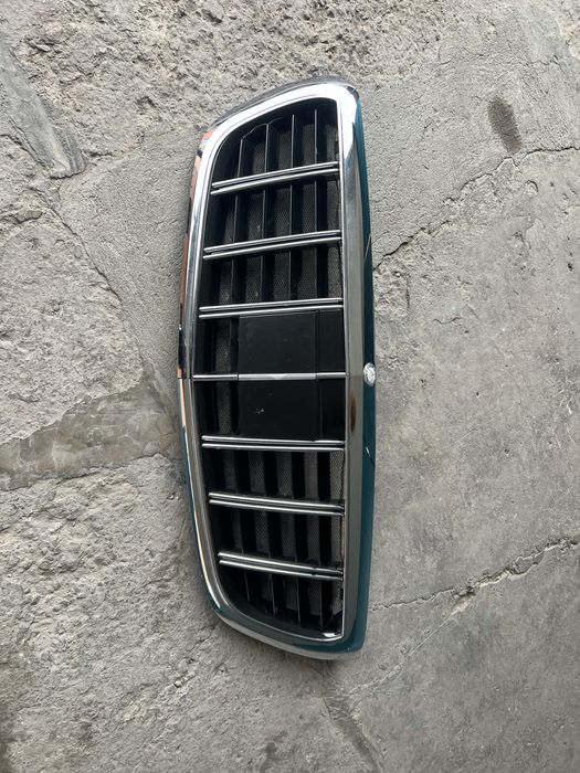 Продам решотку радиатора на Мерс w222