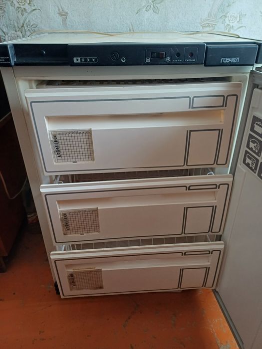 Продам морозильную камеру