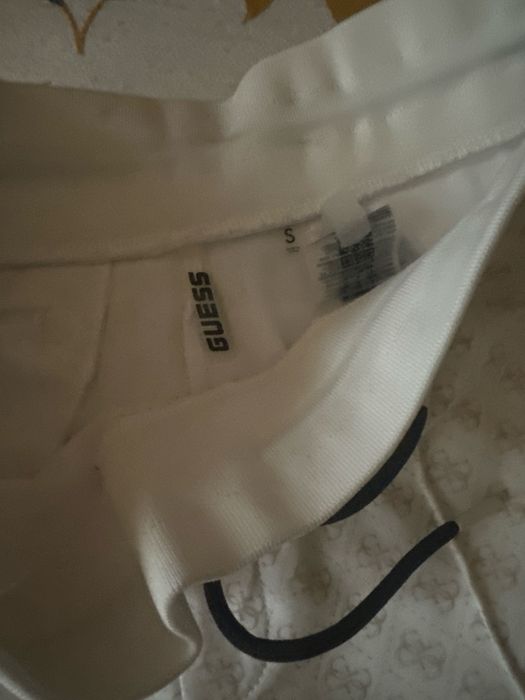 vand compleu guess hanorac m pantaloni s nou