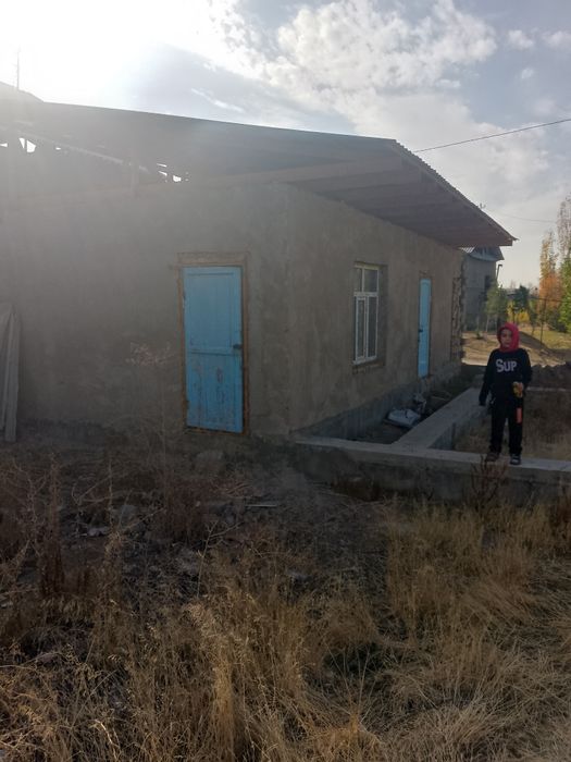 Тош область ахангаран шахар мунчоктепада ховли сотилади 4 соток