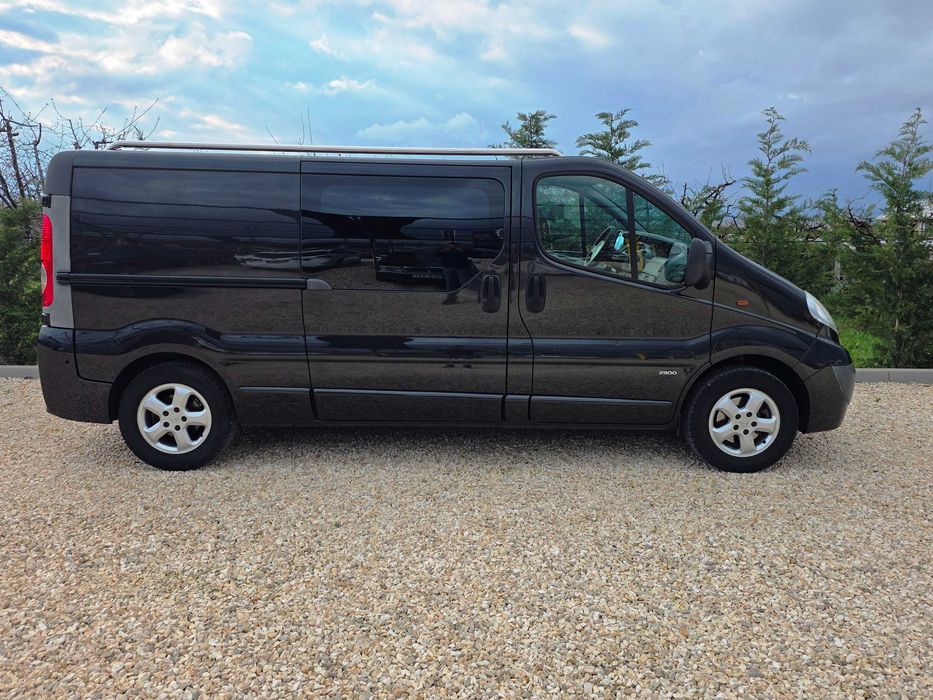 Inchiriere utilitara/duba locuri+marfa Opel Vivaro, Renault Trafic