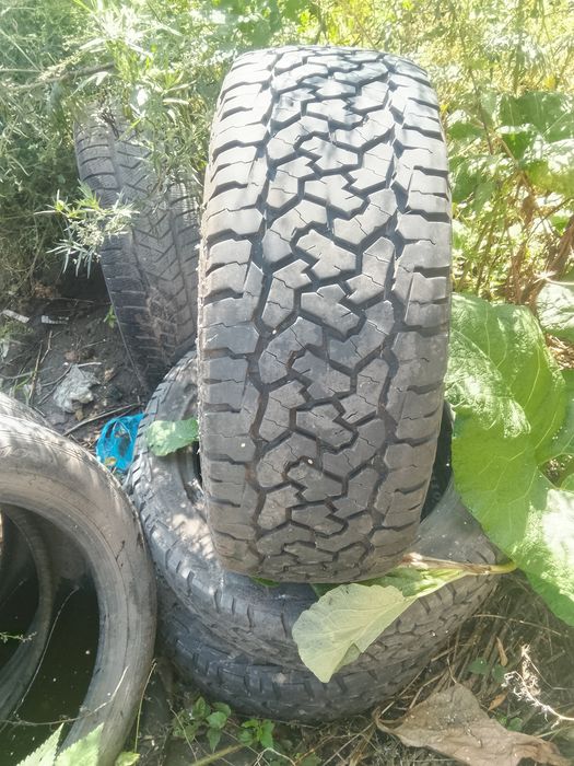 Покрышки Р 19 продам 235/55/19
