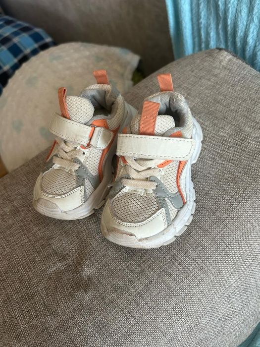 Продам детскую обувь