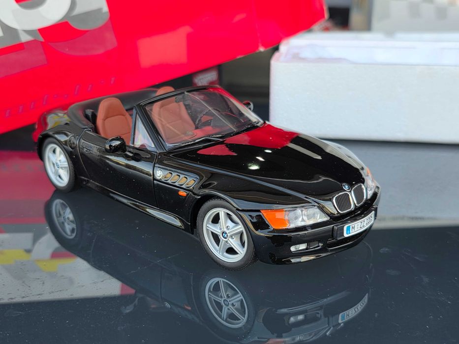 Macheta Auto 1/18 UT Models BMW Z3 Roadster
