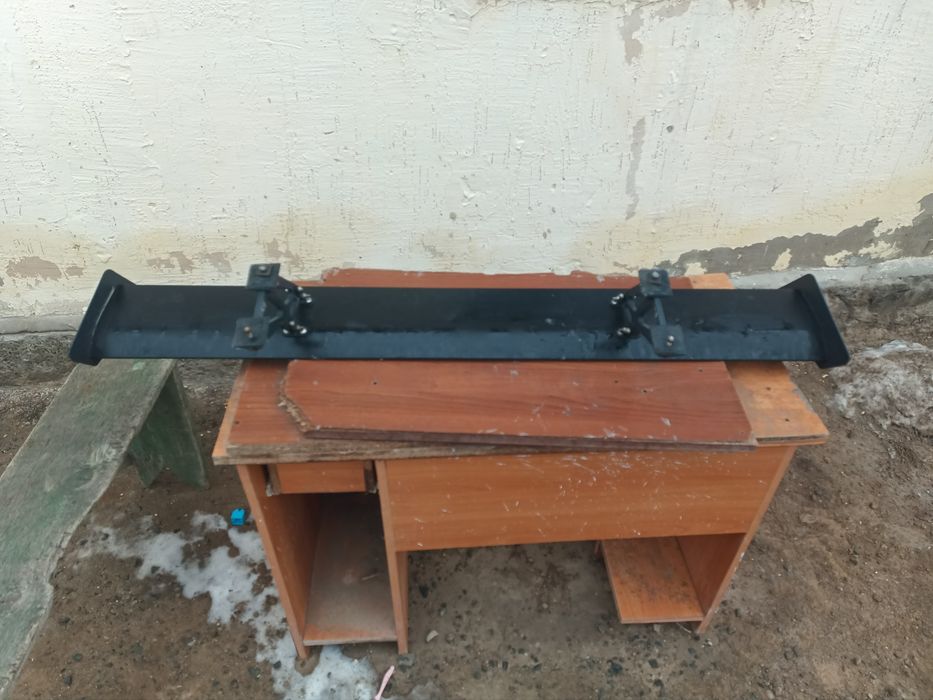 Продам спойлер универсальный