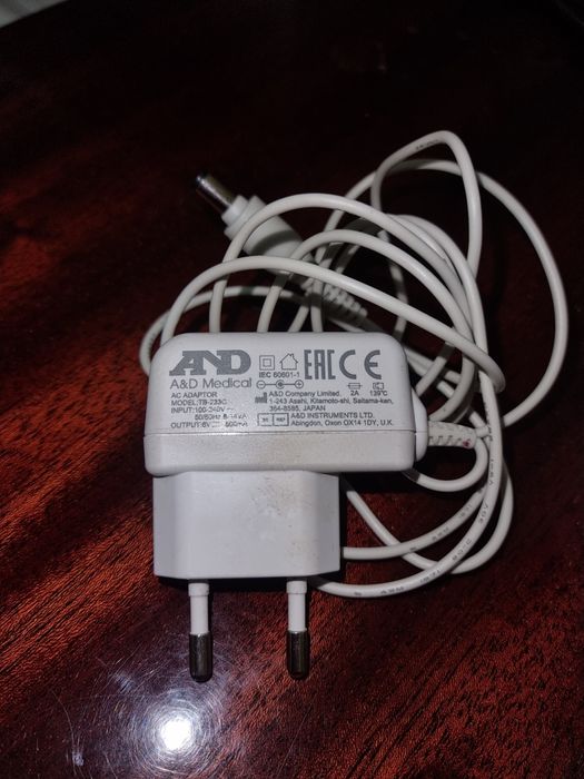 Японский тонометр автоматический, с зарядкой.