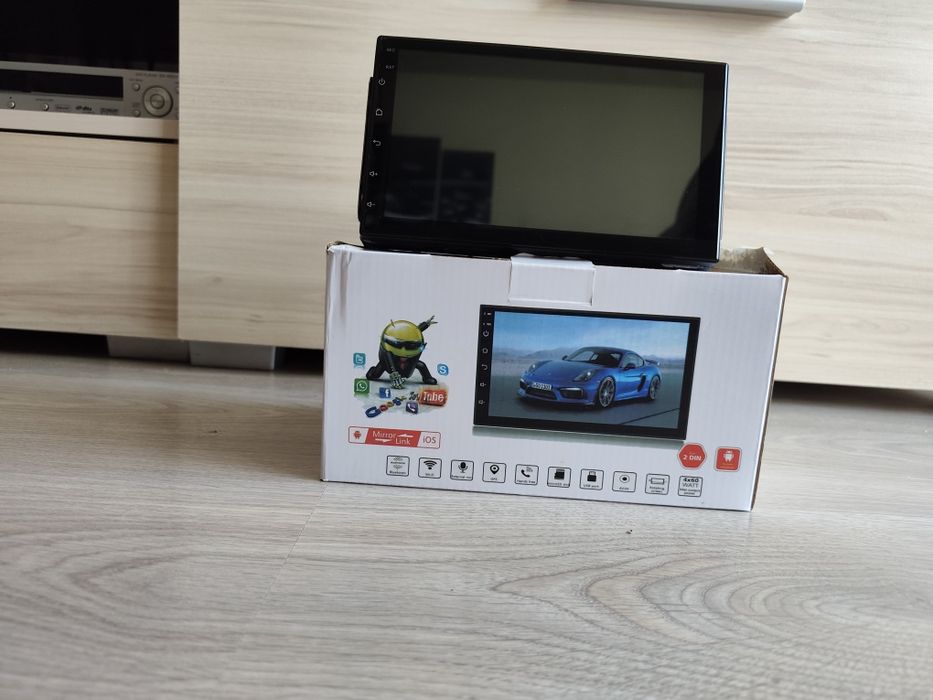 Продавам медия 7 инча, подходяща за 2 DIN
