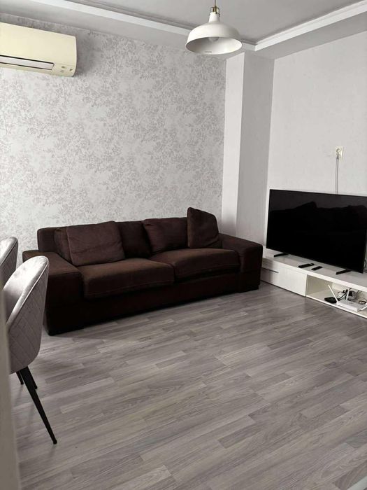 Дава се под наем Тристаен апартамент в Варна, Окръжна болница - 90 кв.м за 800 € - Снимка #1