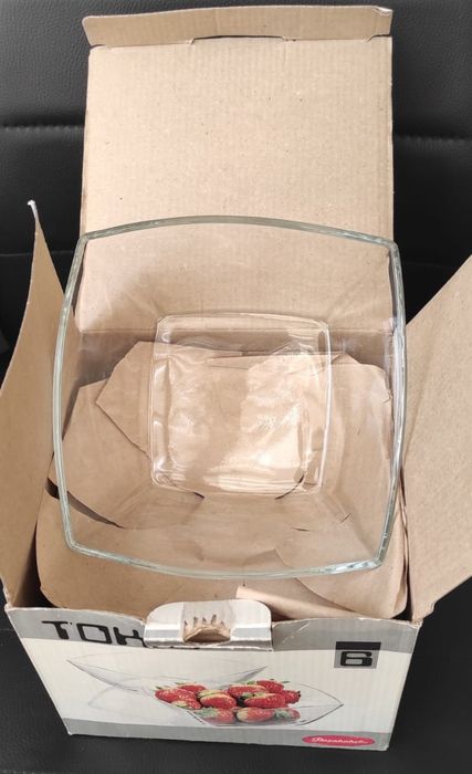 Әр түрлі ыдыстар сатылады